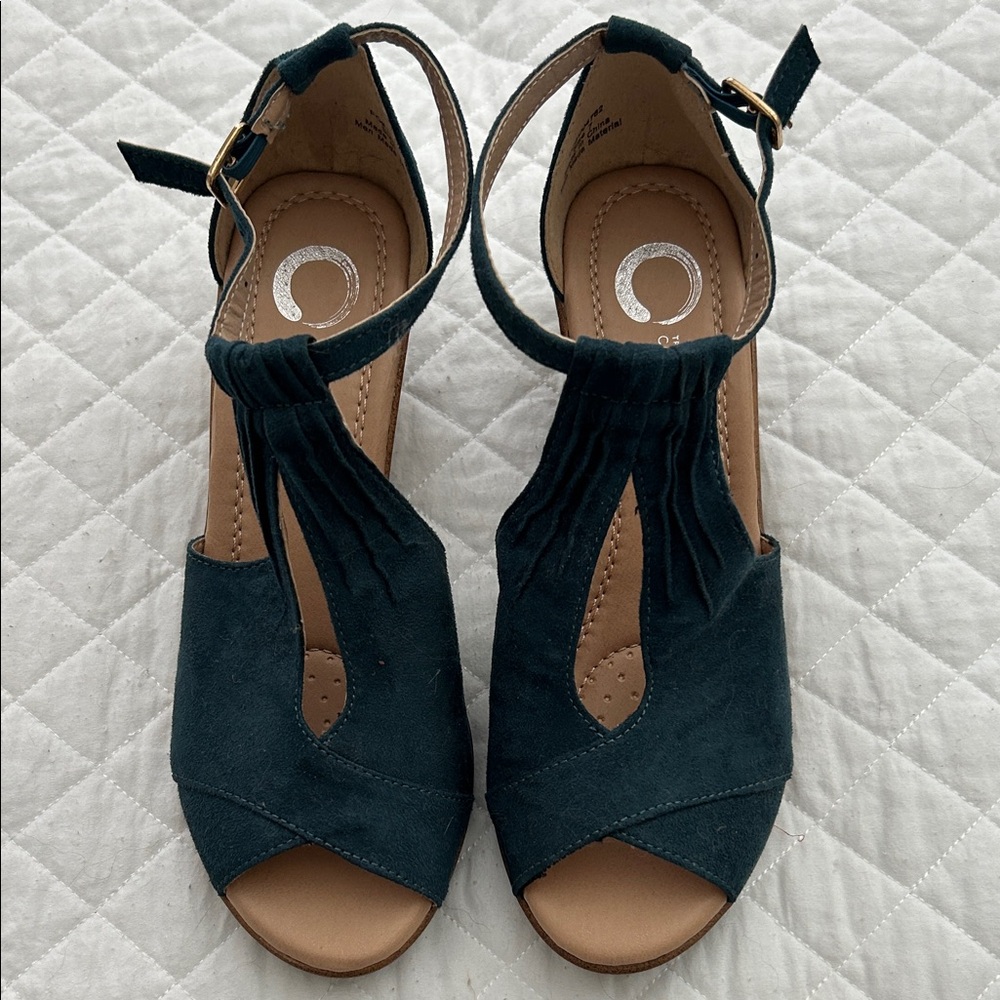 Tru Comfort blue sandal